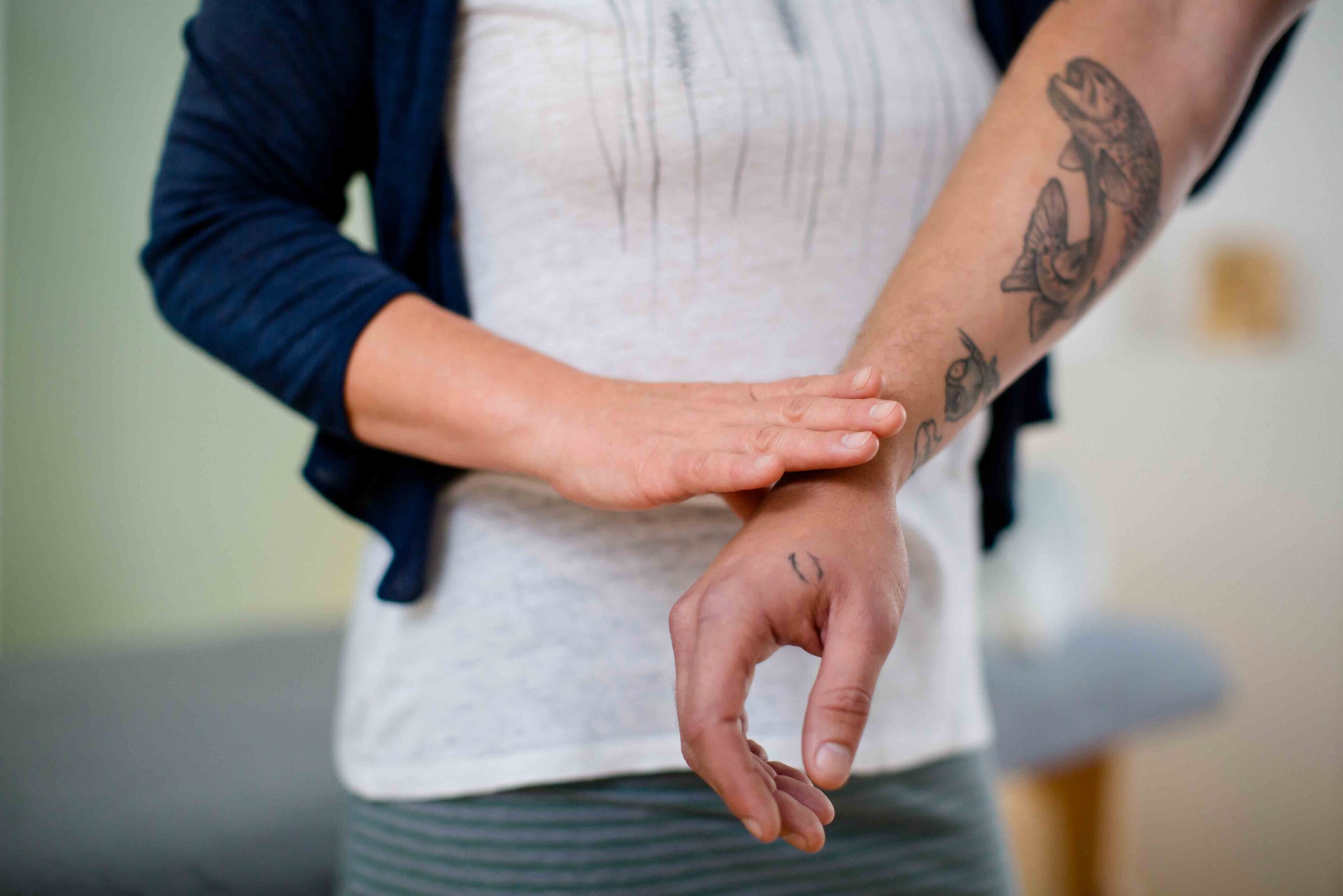 Kinesiologin bei der Arbeit - Businessfotoshooting - Imagefilm für Therapeuten